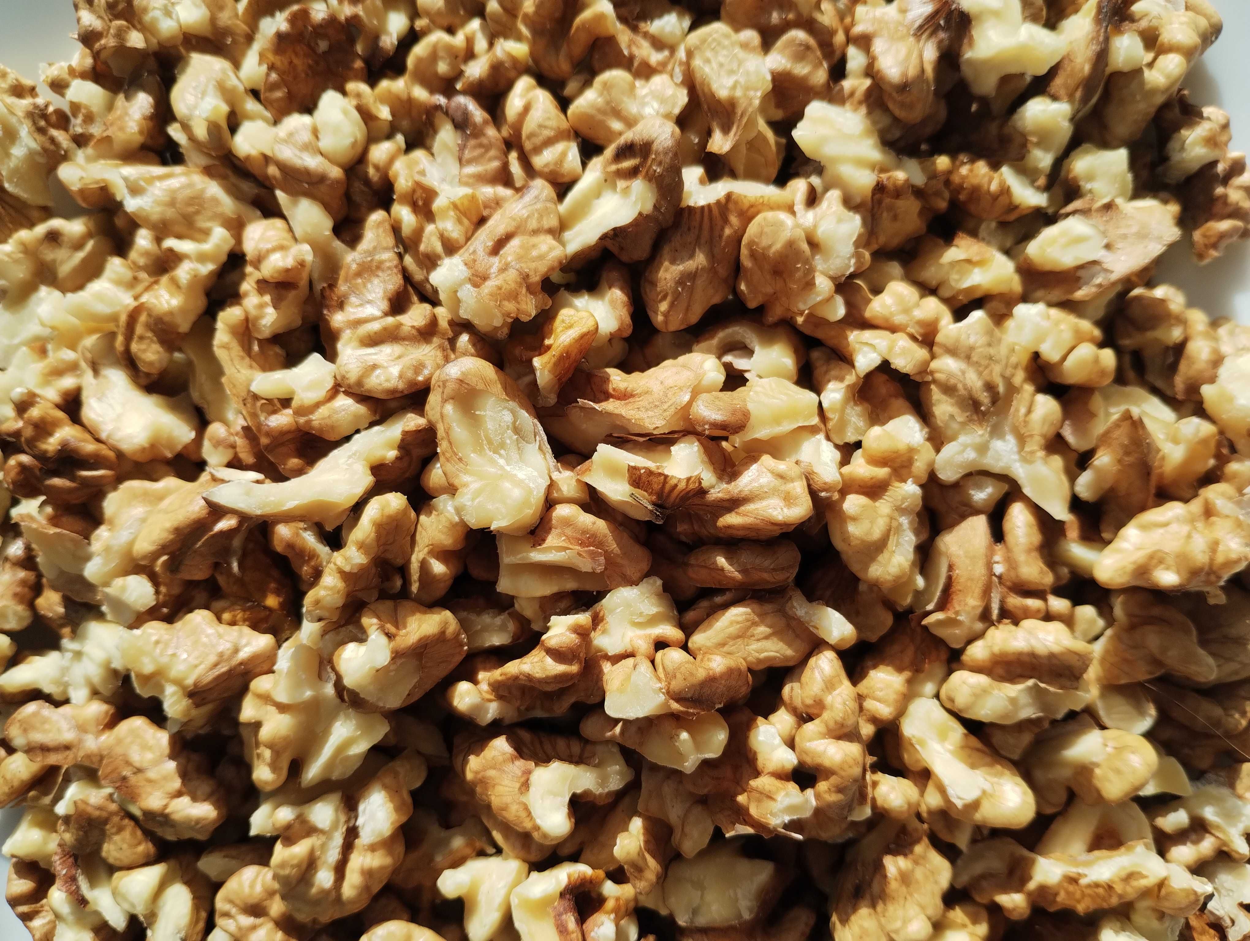 Продам грецький горіх (лущений, домашній)