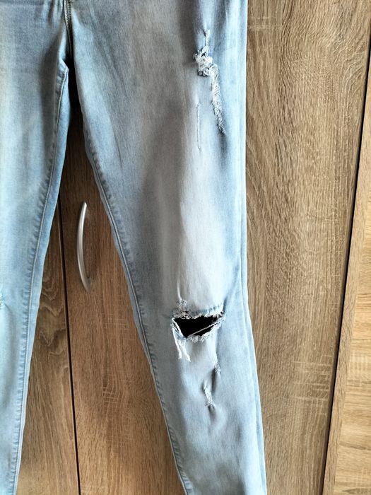 Spodnie dżinsowe z dziurami L