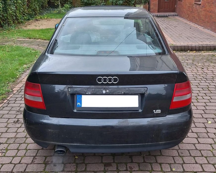 Audi A4 Limousine Audi A4 B5 1.6, uszkodzony silnik, na części, 1999r. - w całości