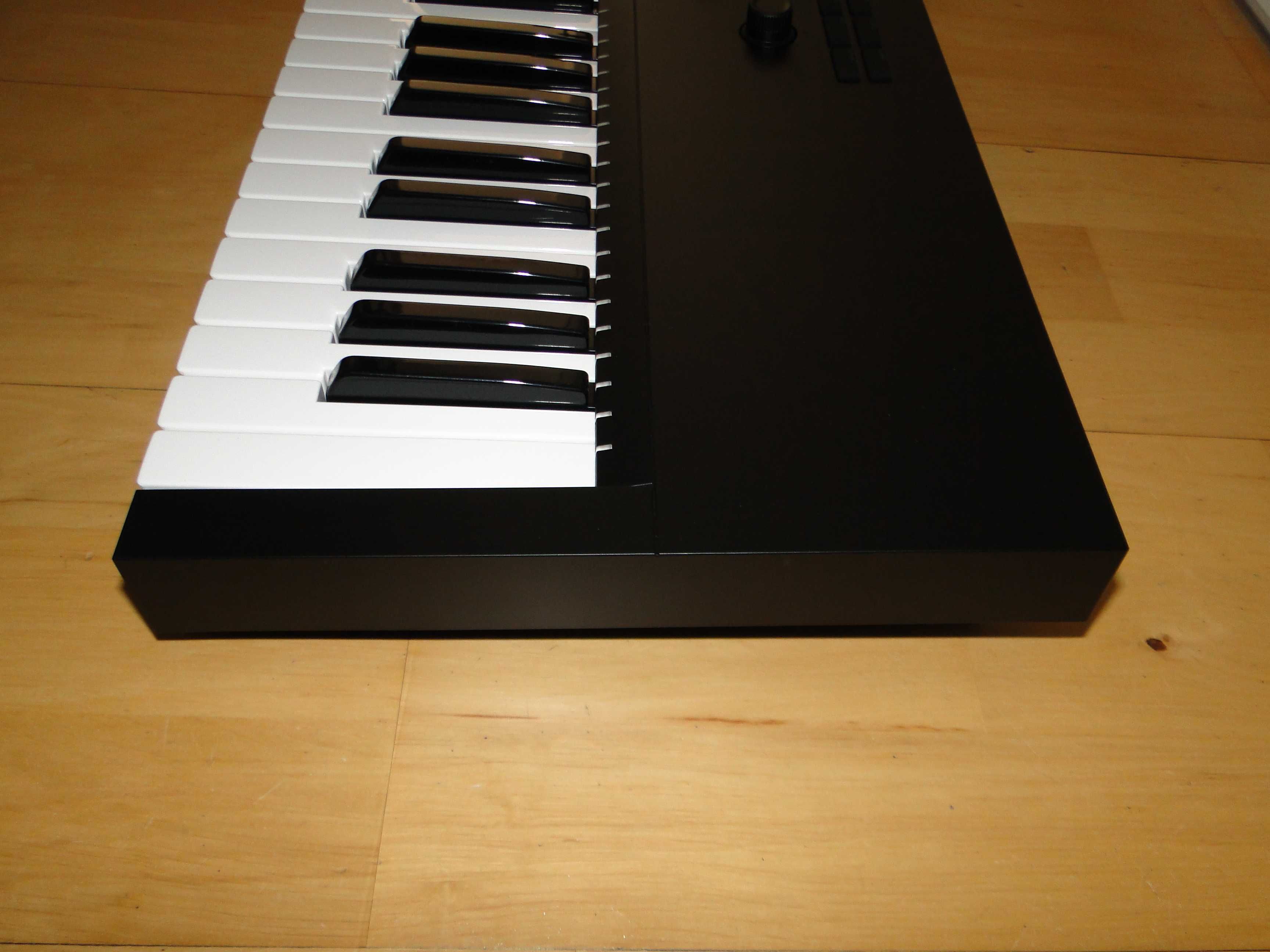 Zawodowa Klawiatura Sterująca Native Instruments Komplete Kontrol S61