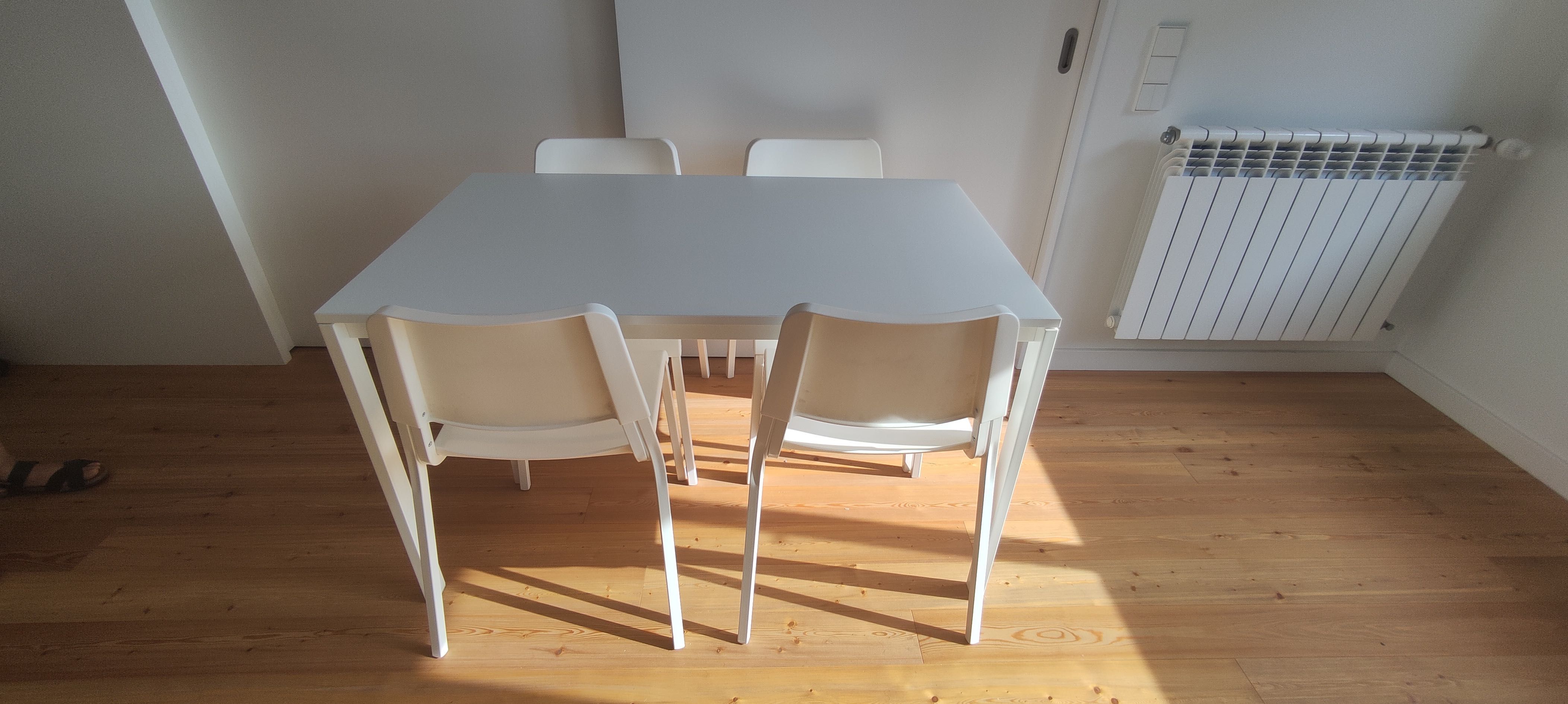 Mesa IKEA MELLTORP + 4 cadeiras Theodores