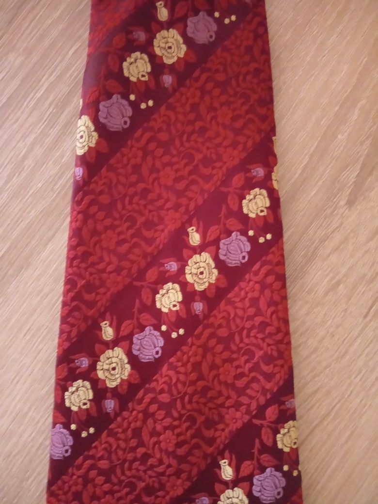 Krawat szeroki w odcieniu czerwieni