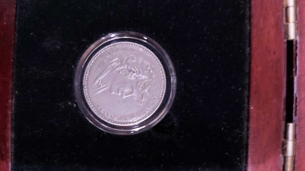 Moeda de homenagem a Lady Diana em Prata 925 – com Estojo de Madeira