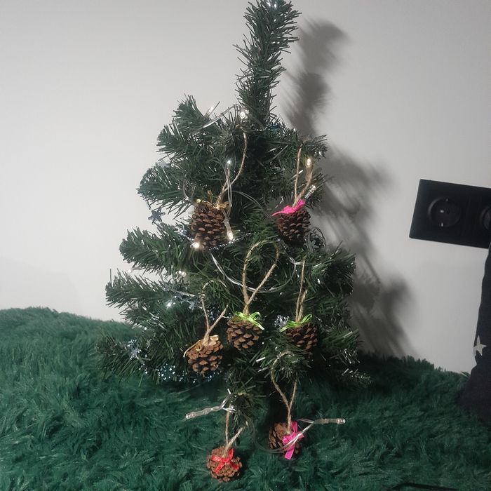 Choinka 45cm z szyszkami