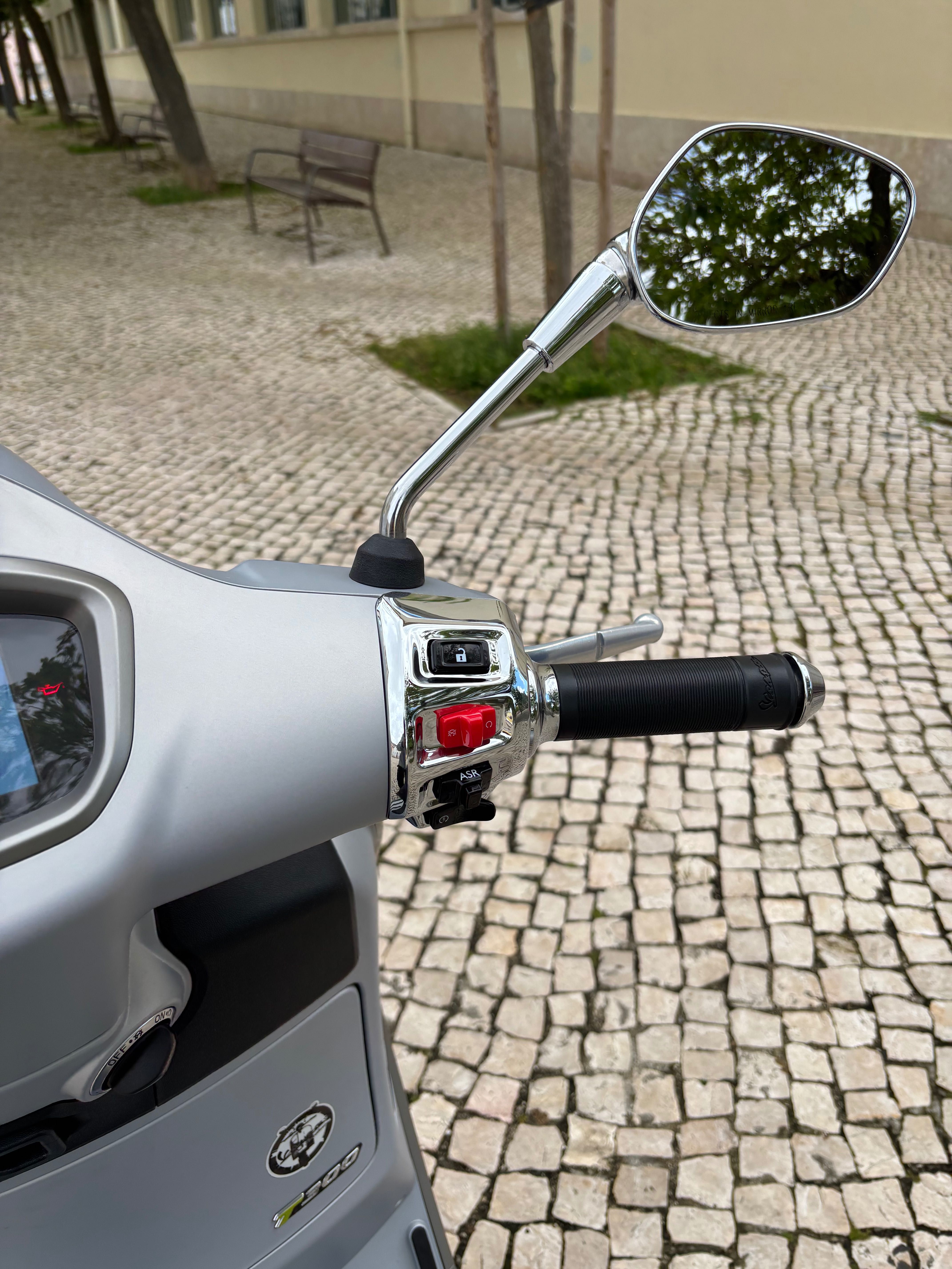 VESPA 300 GTS SUPER TECH