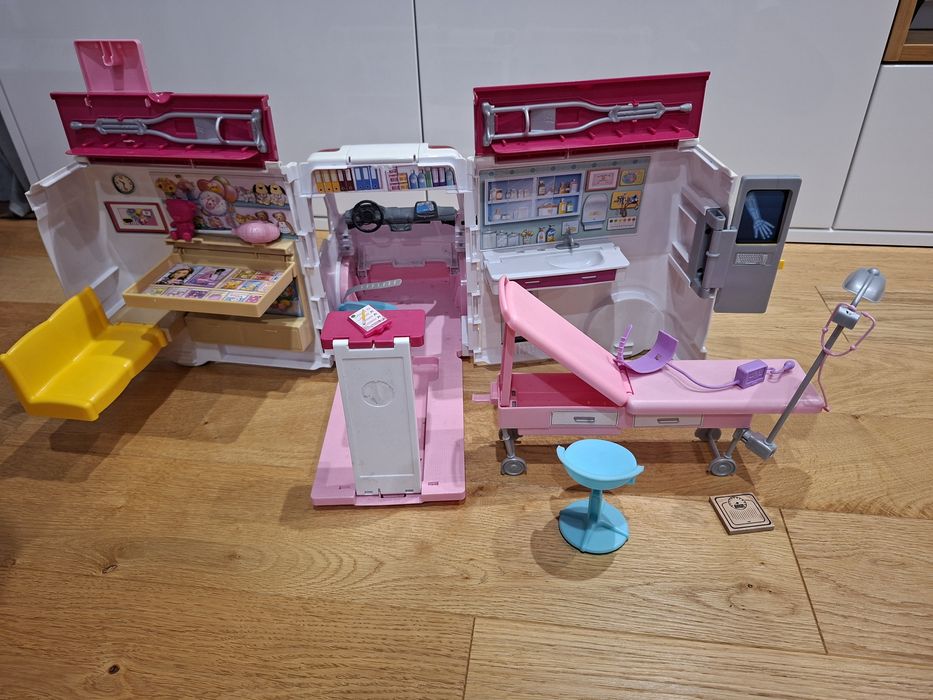 Barbie karetka z akcesoriami
