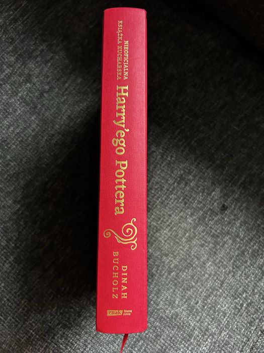 Nieoficjalna książka kucharska Harry'ego Pottera, Dina Bucholz