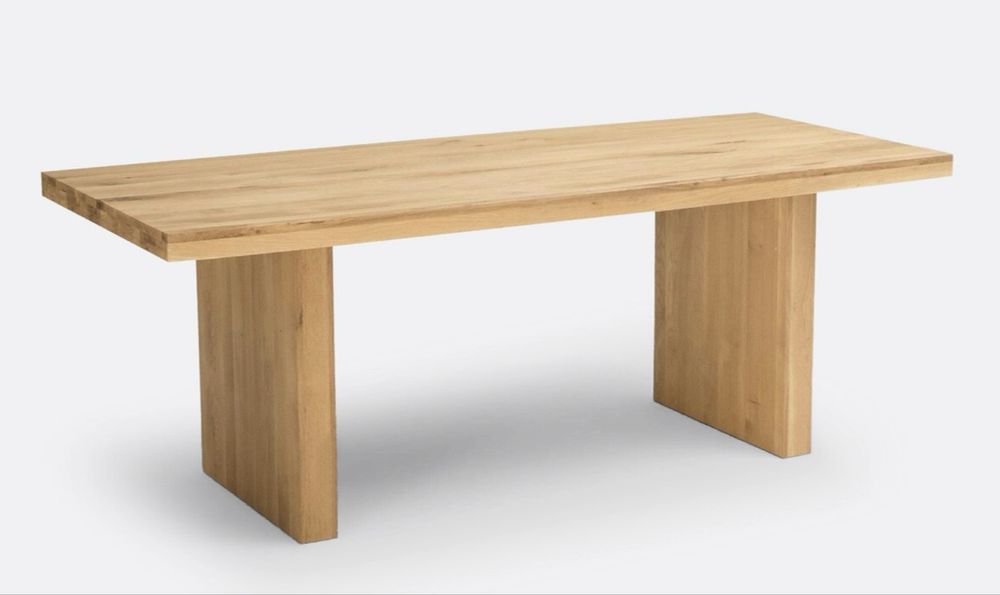 Mesa de jantar em Carvalho Maciço