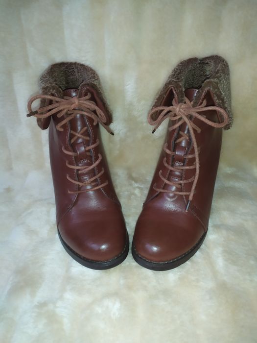 Buty zimowe na slupku