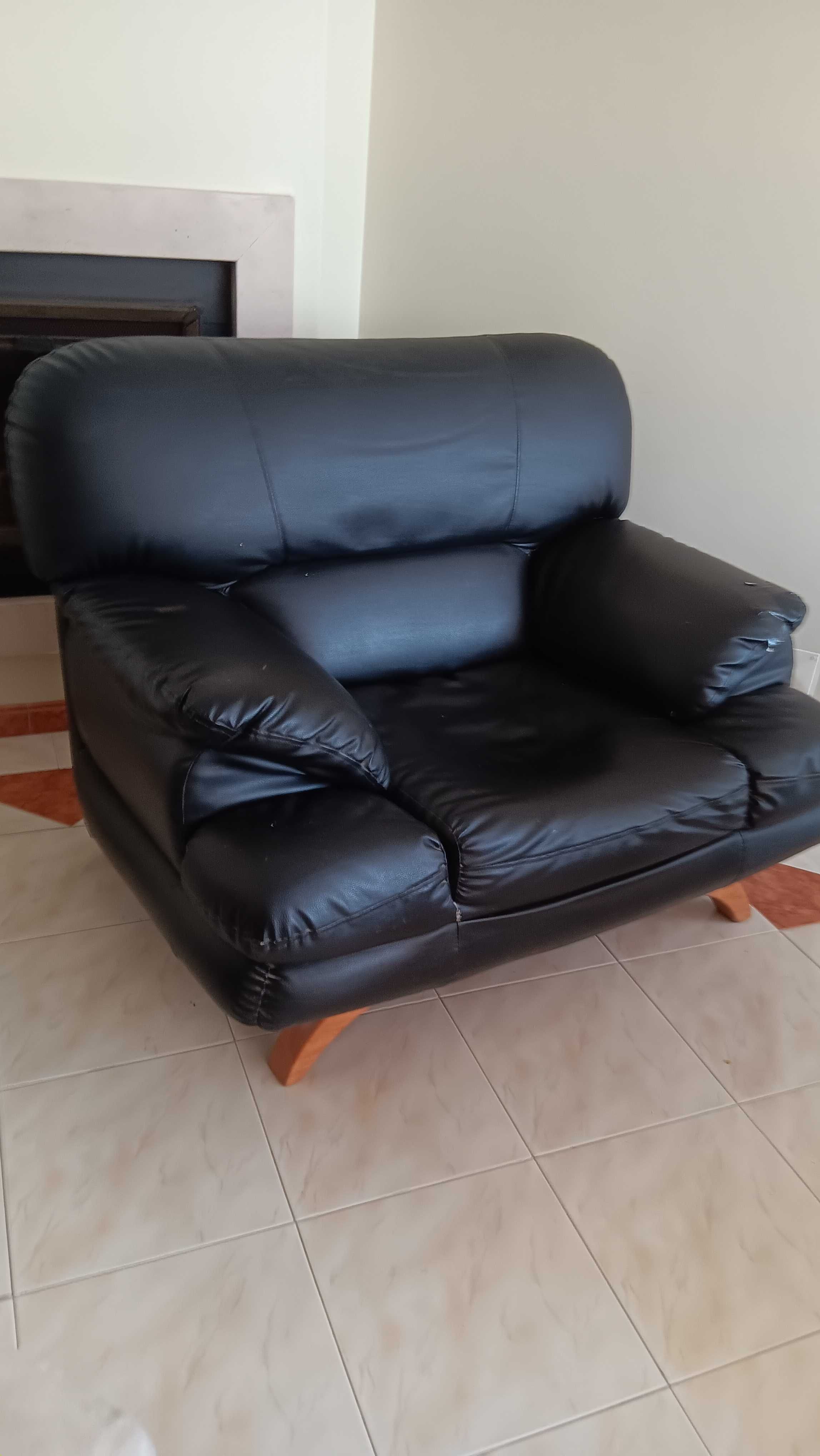 Sofá Preto em pele 1 lugar