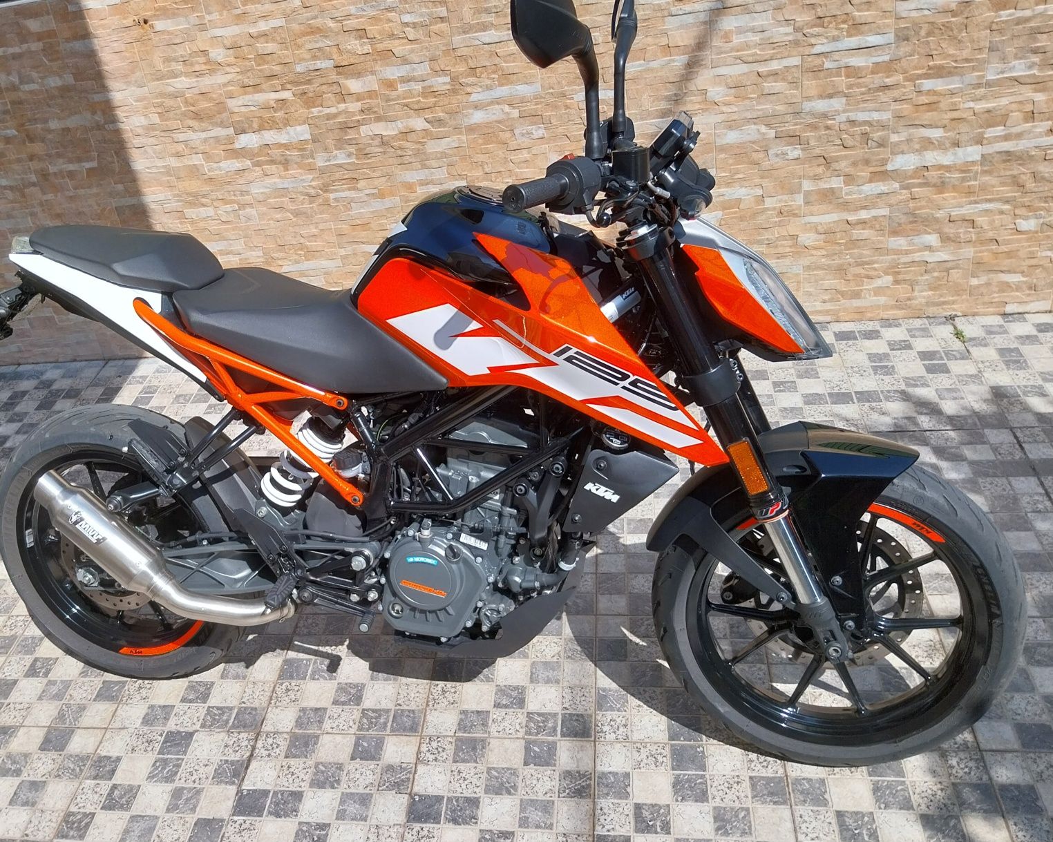 KTM Duke 125 como nova