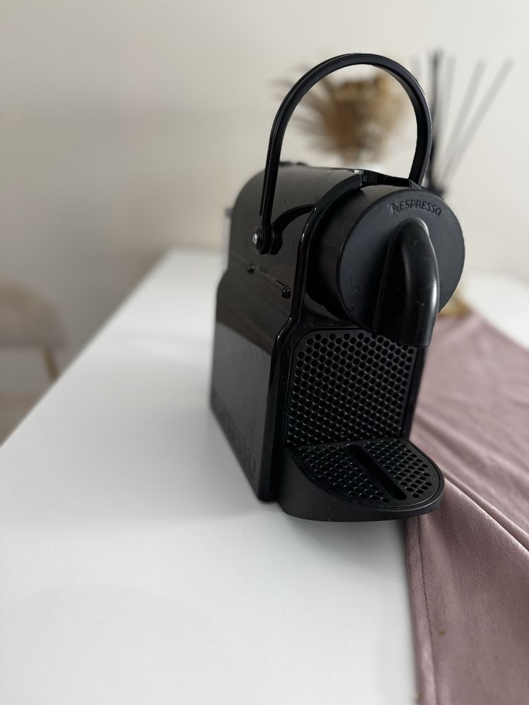 Ekspress na kapsulki nespresso delonghi
