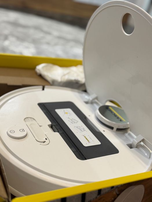 Миючий робот пилосос  Karcher RCV 3