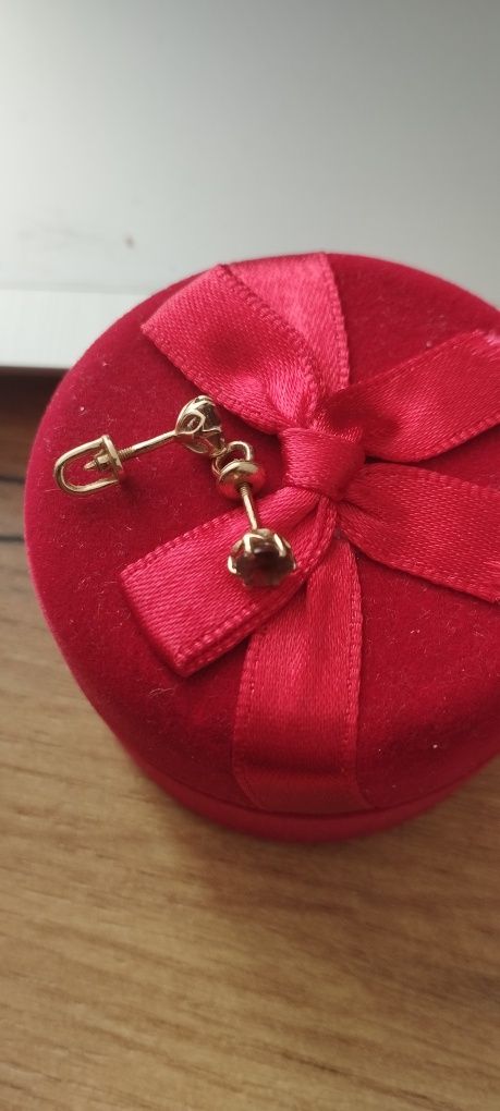 Продам золоті сережки, 1.34г