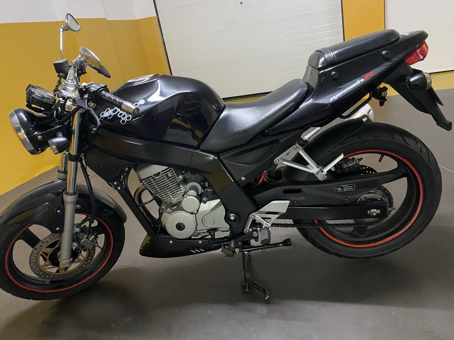 Moto 125 cc Daelim Roadwin F1
