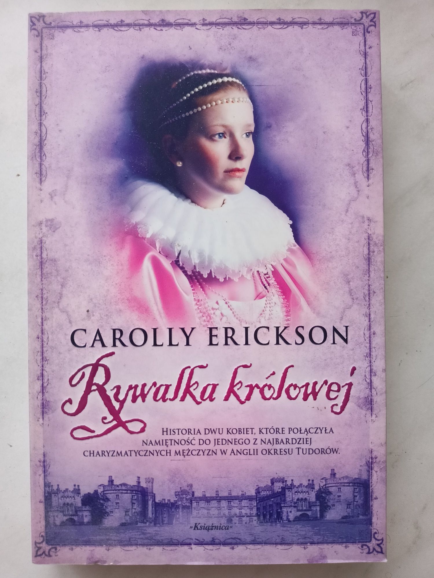 Carolly Erickson - Rywalka królowej