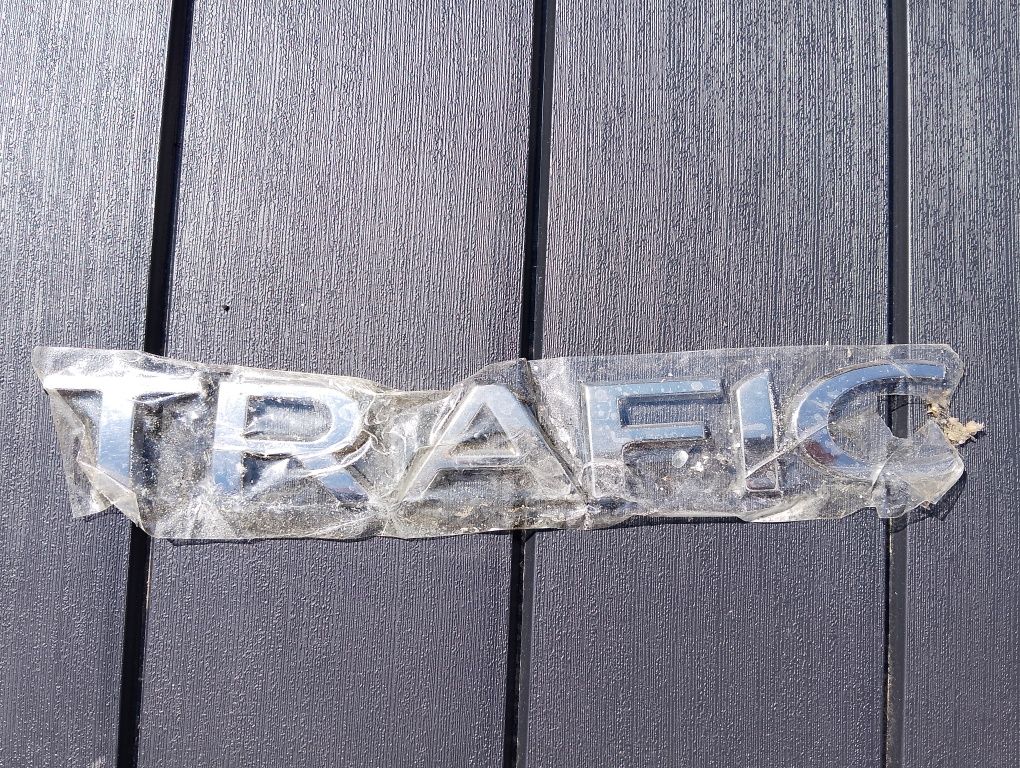 Napis na drzwi tylne Trafic