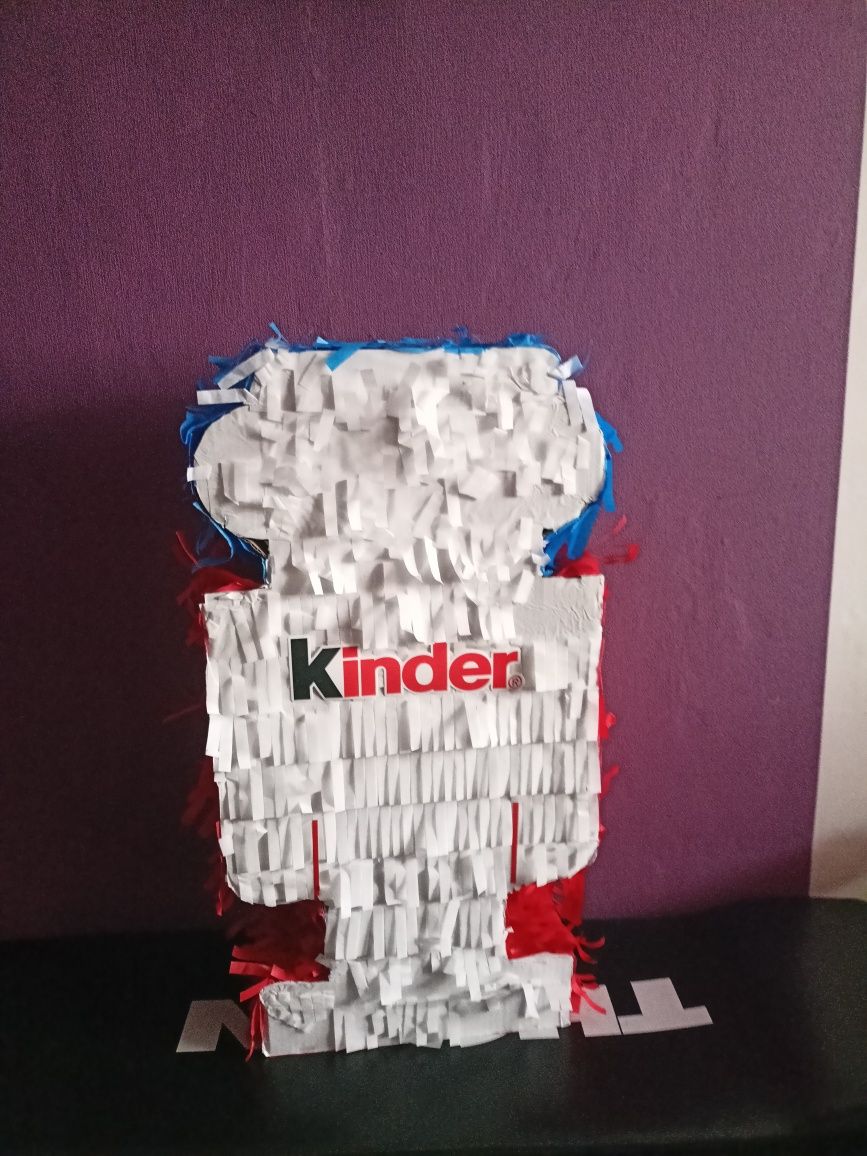 Pusta piniata z kinder