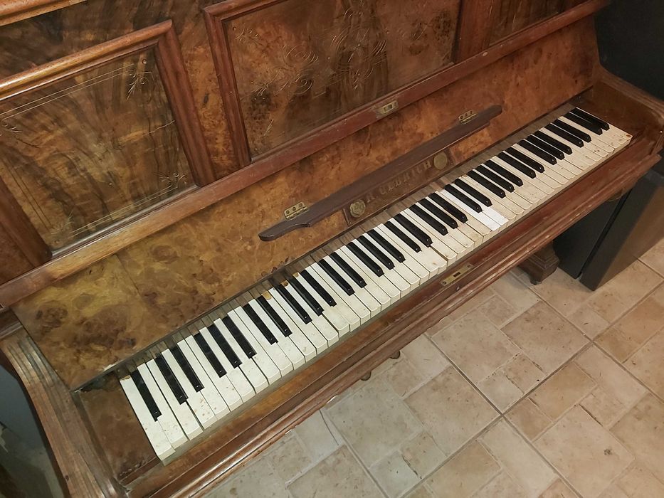 Sprzedam zabytkowe pianino