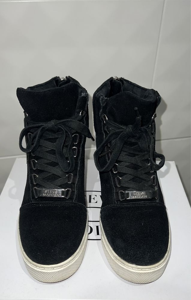 Steve Madden Laine czarne koturny zamsz skóra wiązane i na zamek z tył