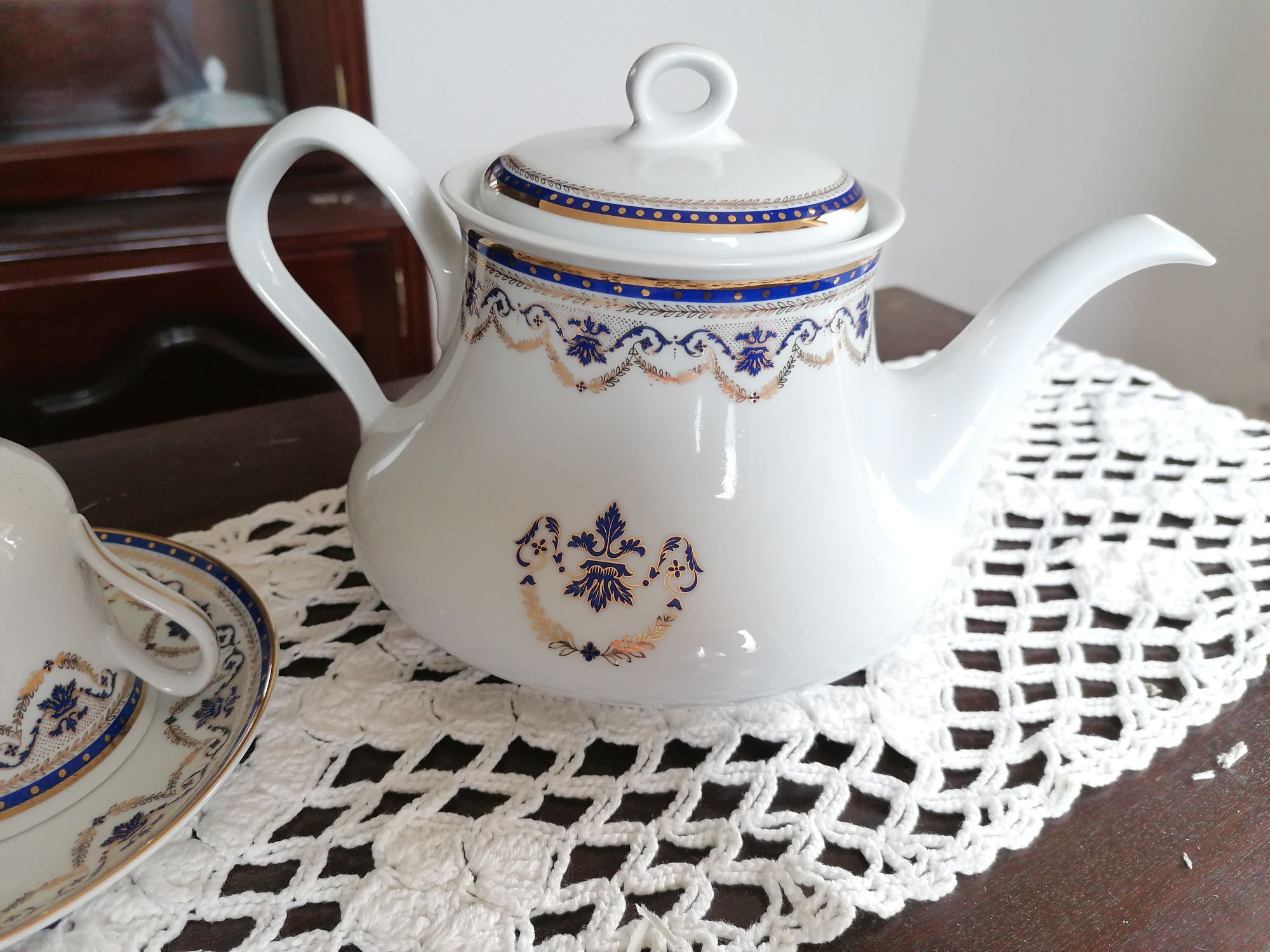 Vendo bule e chávena de chá porcelana Mozart Porcel