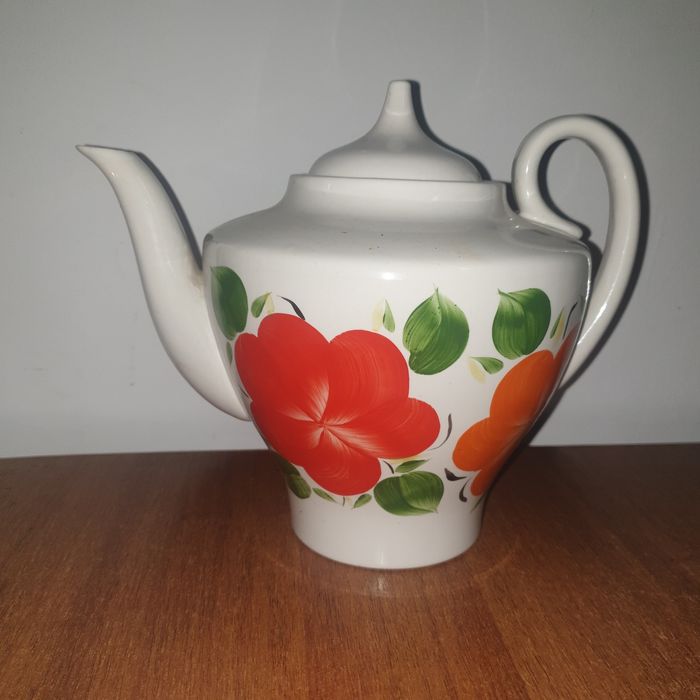 Фарфор   СССР .Сервизы Чайник, заварник, кофейник, салатник, тарелки