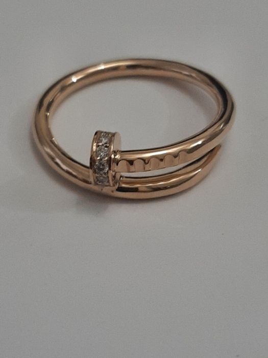 Золотое кольцо гвоздь с бриллиантами.