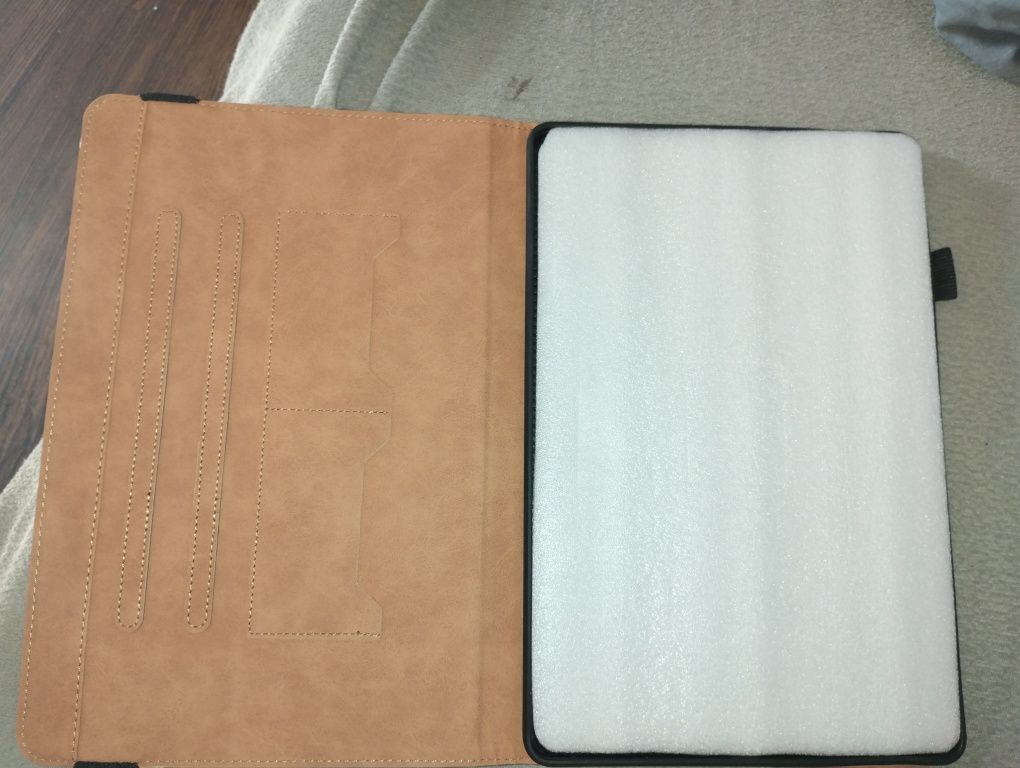 Etui na tablet z teczką ㅤㅤ