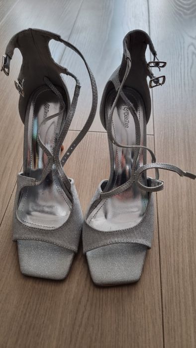 Szare szpilki DeeZee rozmiar 40