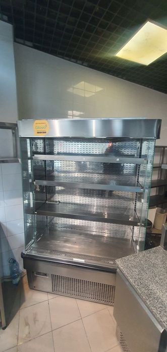 Холодильна вітрина н/ж в прекрасному стані