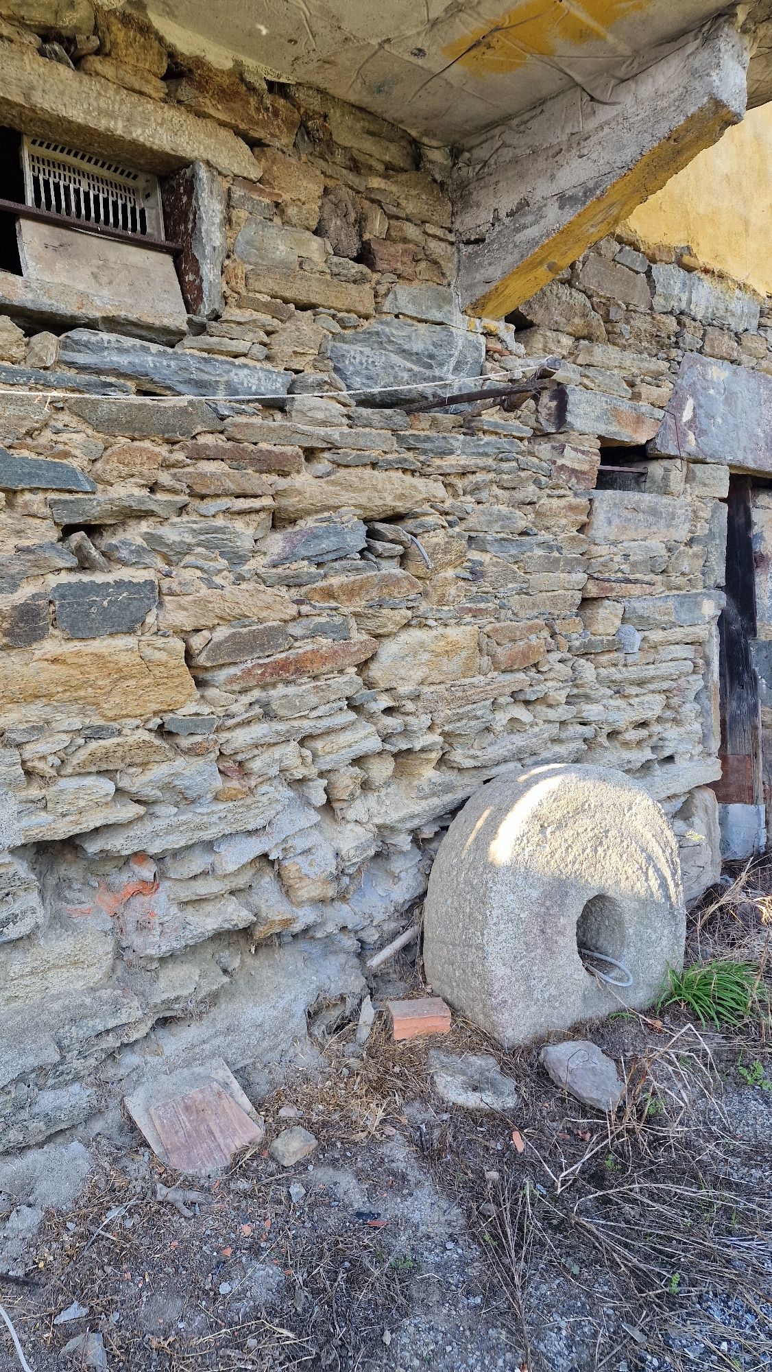 Moradia a precisar de remodelação