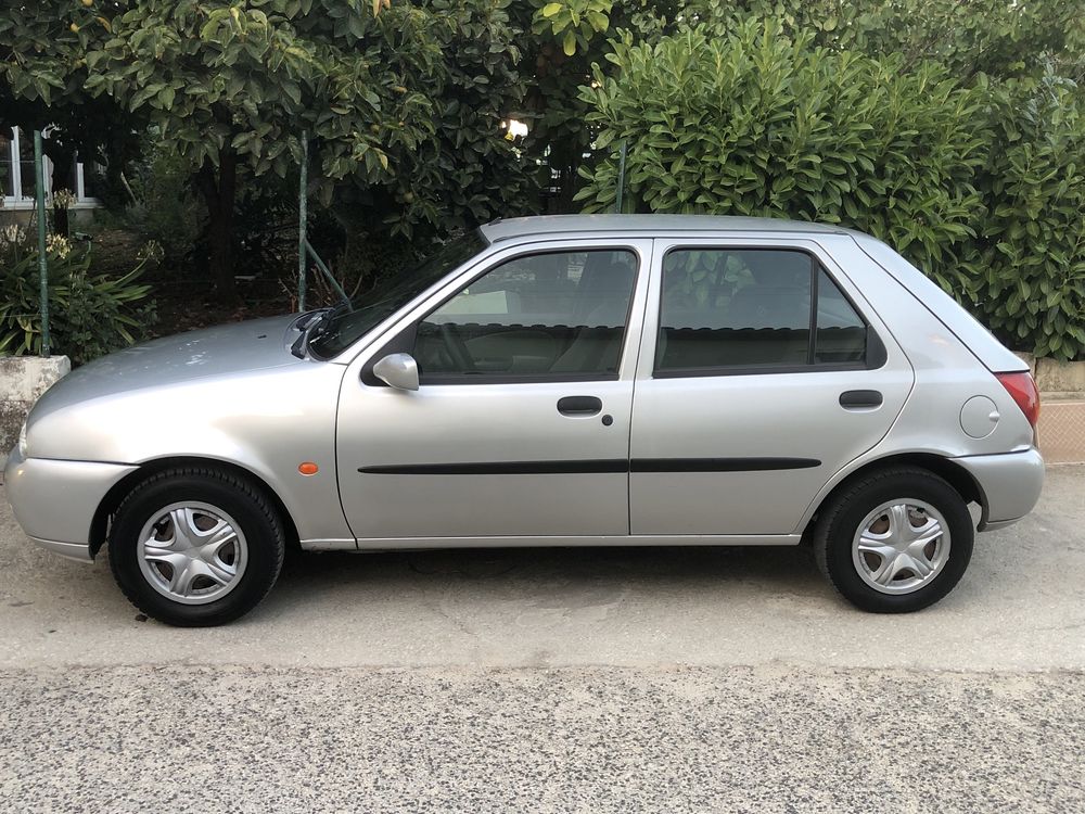 Vendo ford fiesta carro muito bem estimado
