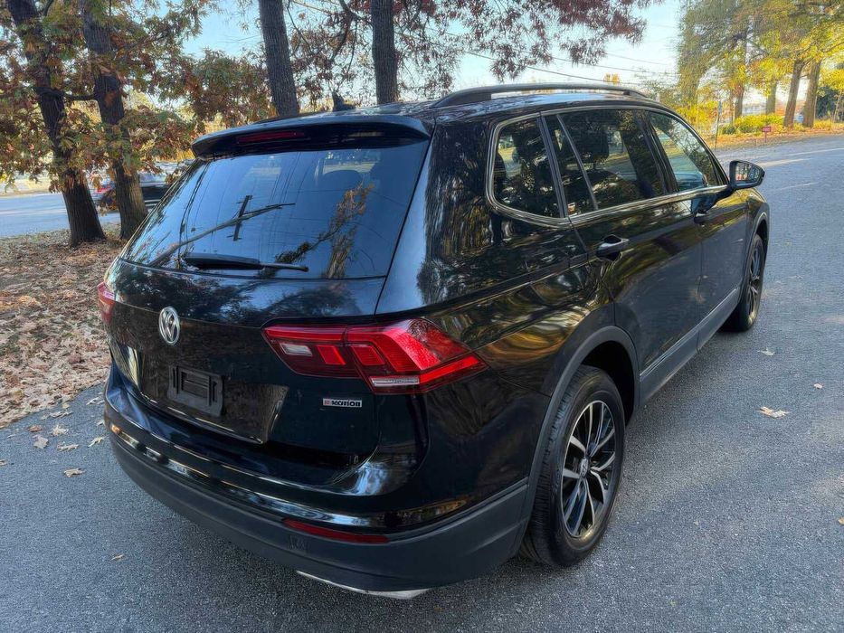 Volkswagen Tiguan      2021