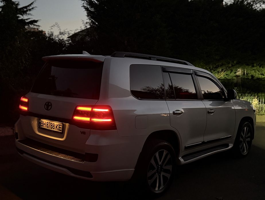 Toyota Land Cruiser 200 2016 v8 diеsel