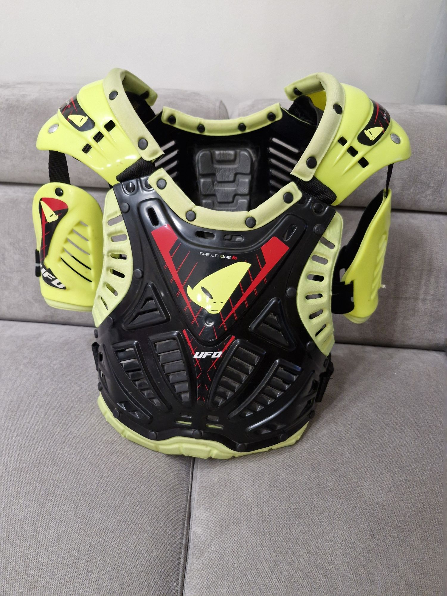 Zbroja buzer UFO na cross quad