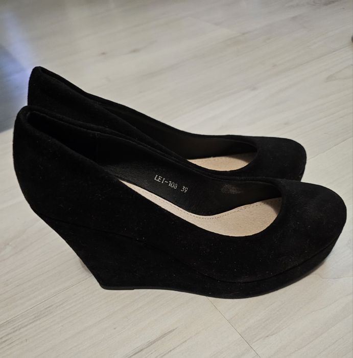 Buty damskie  na koturnie 39