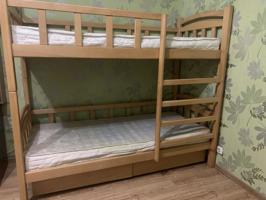 Двох поверхове ліжко