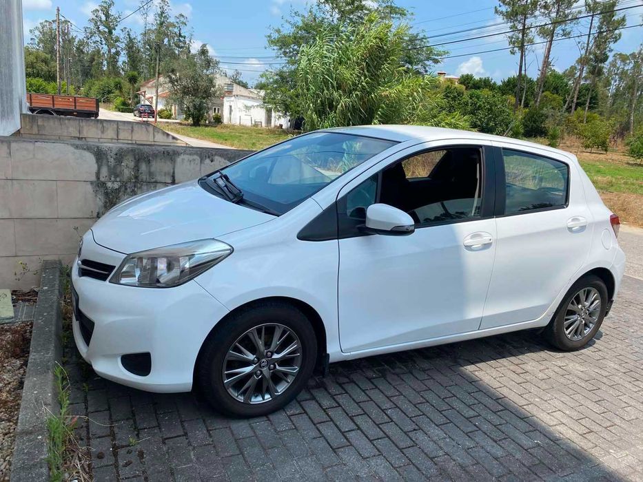 Toyota Yaris 1.4 D-4D 2013 — foto 1