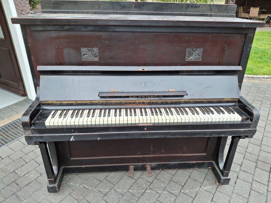 Piękne pianino stare ale dobre brzmienie