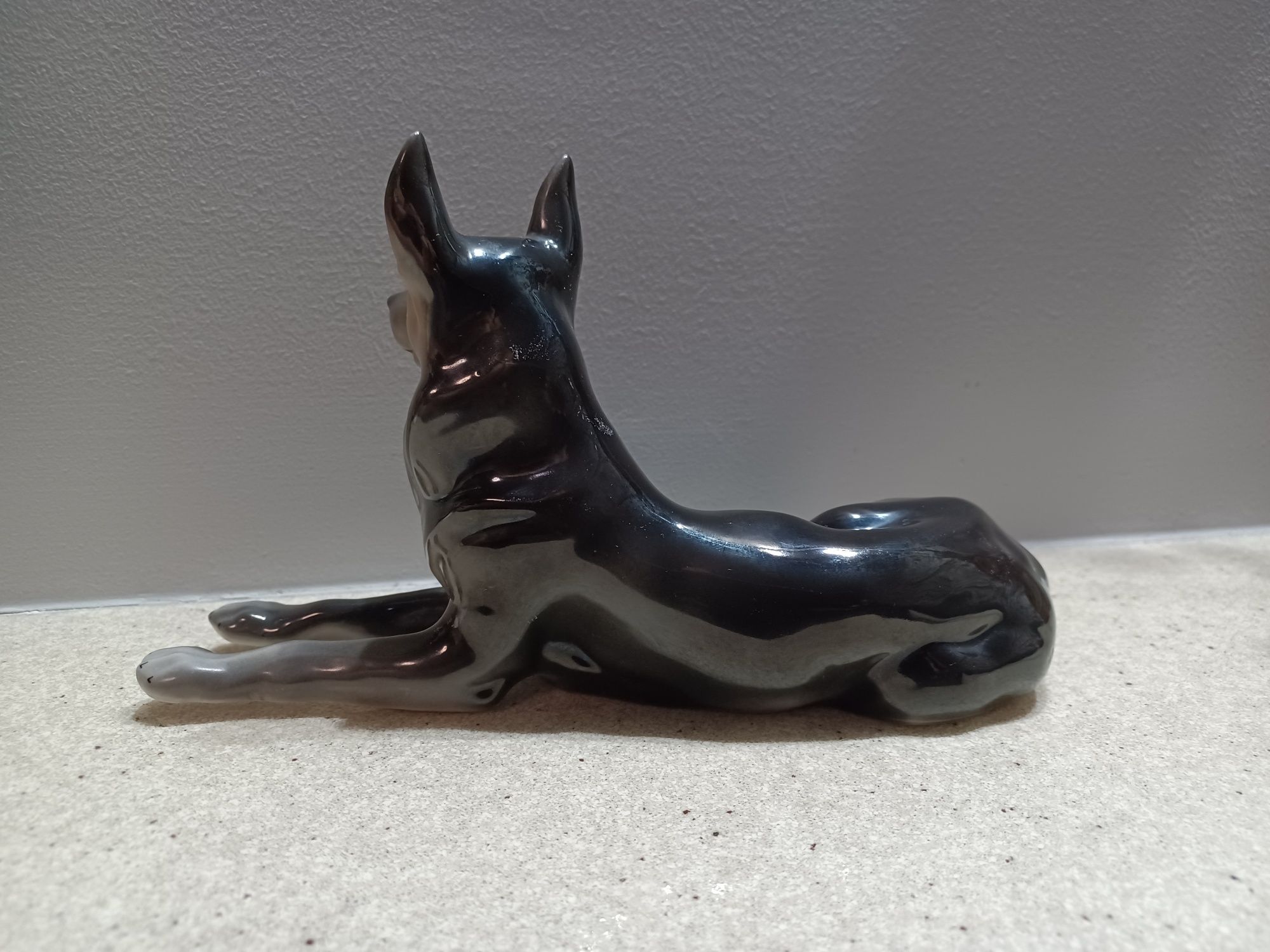 Figurka porcelana Hollohaza pies owczarek