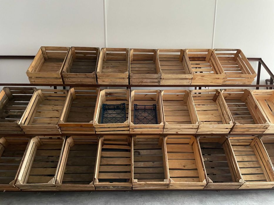 Regały metalowe do warzywniaka na skrzynki