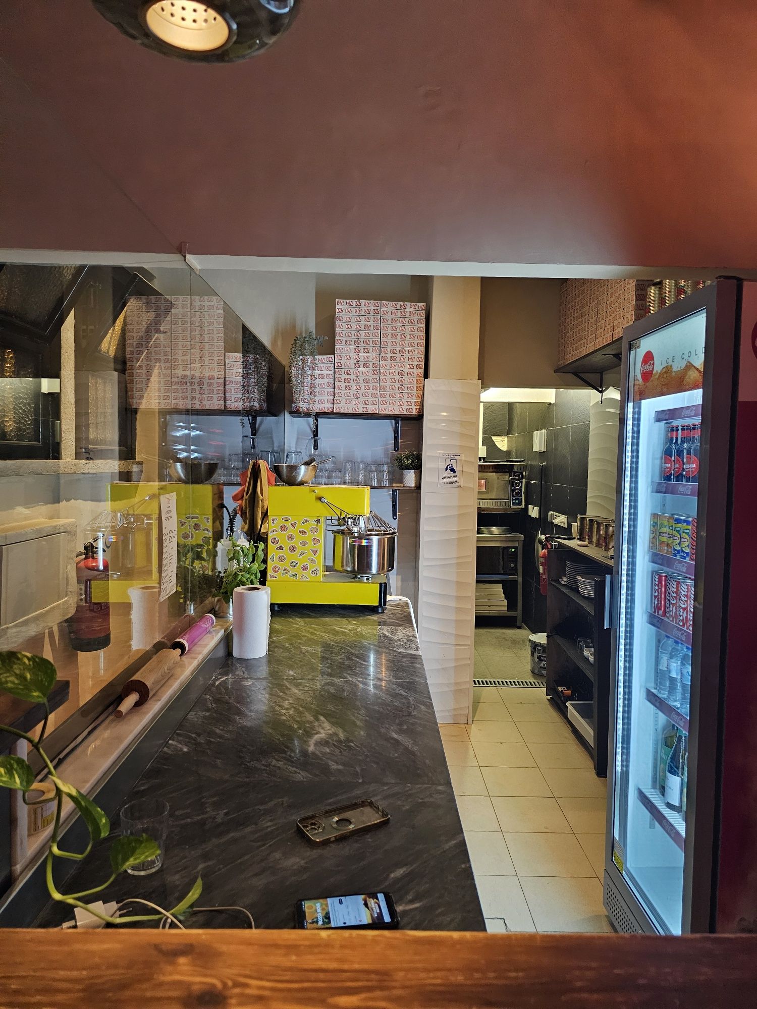 Trespasse Pizzaria remodelada em funcionamento
