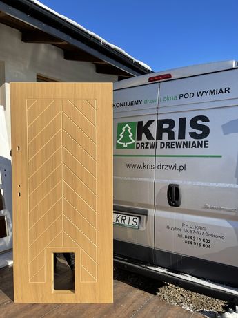 Drzwi zewnętrzne drewniane OD RĘKI z przejsciem Dla Pieska , Kota