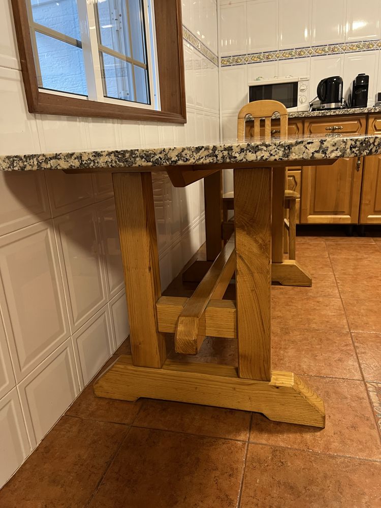 Mesa de cozinha em Pedra Granito com 6 cadeiras