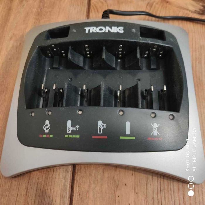Carregador de pilhas Tronic