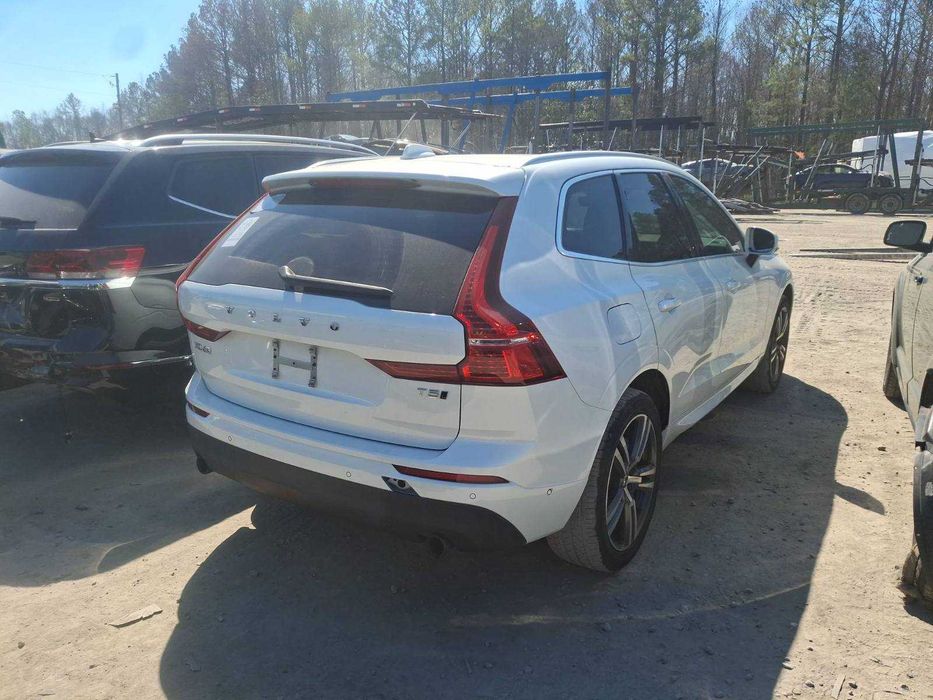 Продаю власний автомобіль VOLVO XC60 Momentum 2018 року