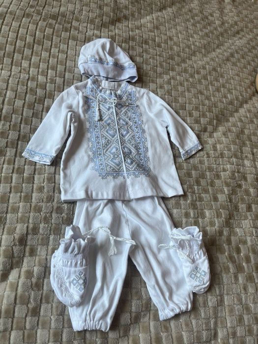 Вишитий костюм для хрещення