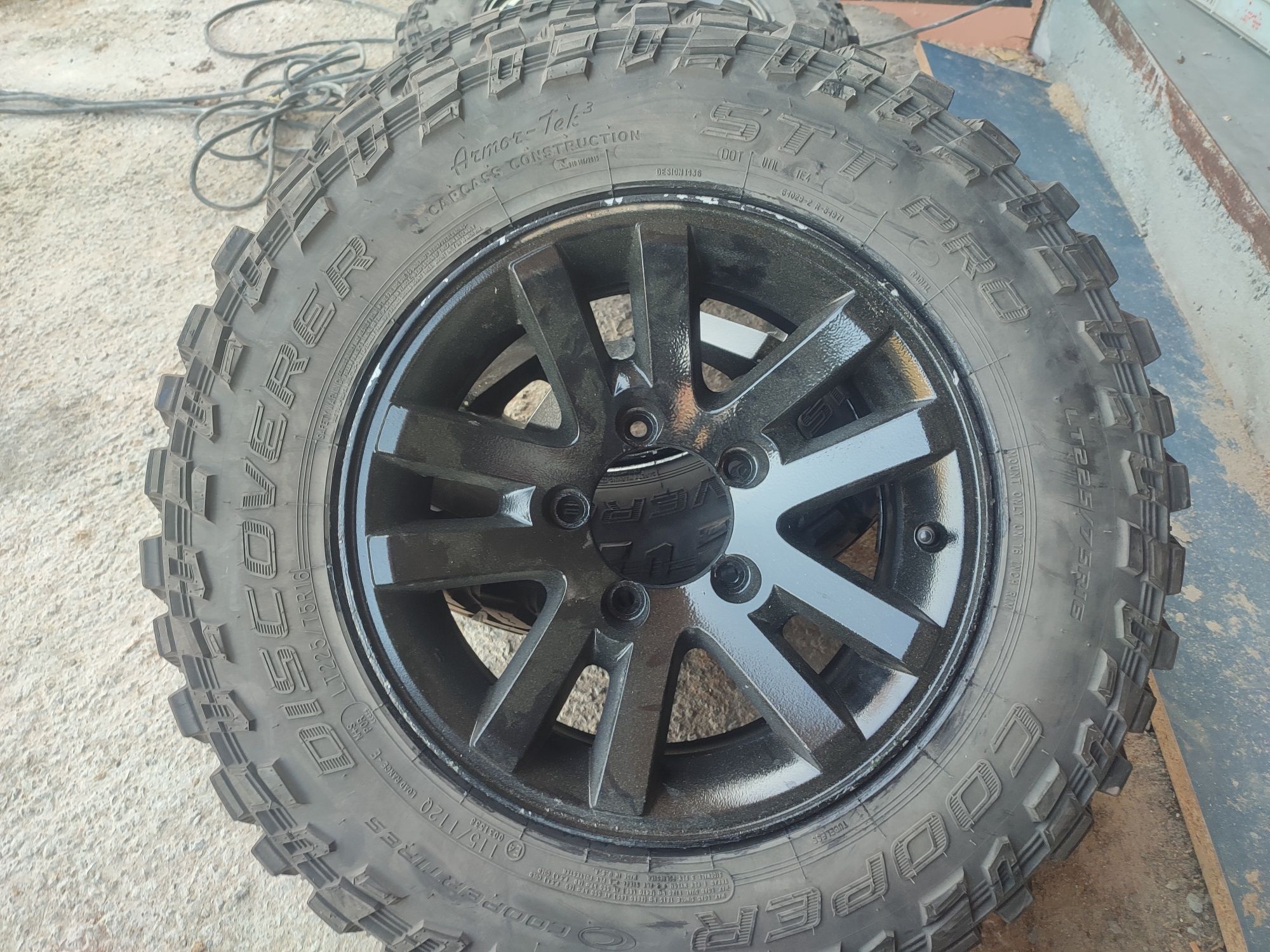 Koła Suzuki Grand Vitara 5x139.7 r16 et5 225/75 r16 Cooper stt pro