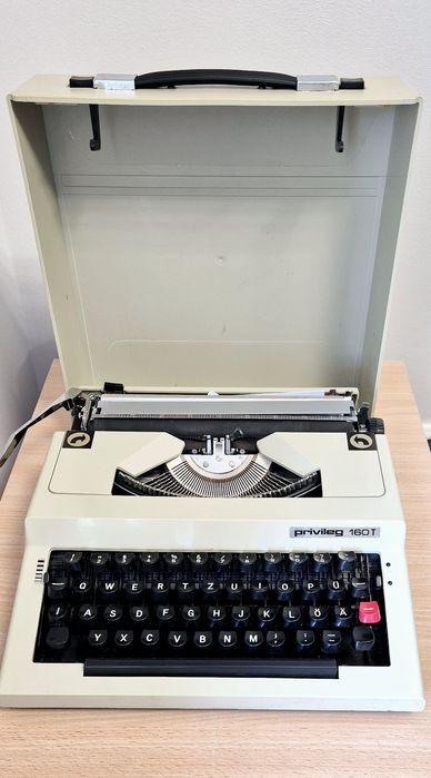 Maszyna do pisania walizkowa Privileg 160 T, Niemcy lata 70