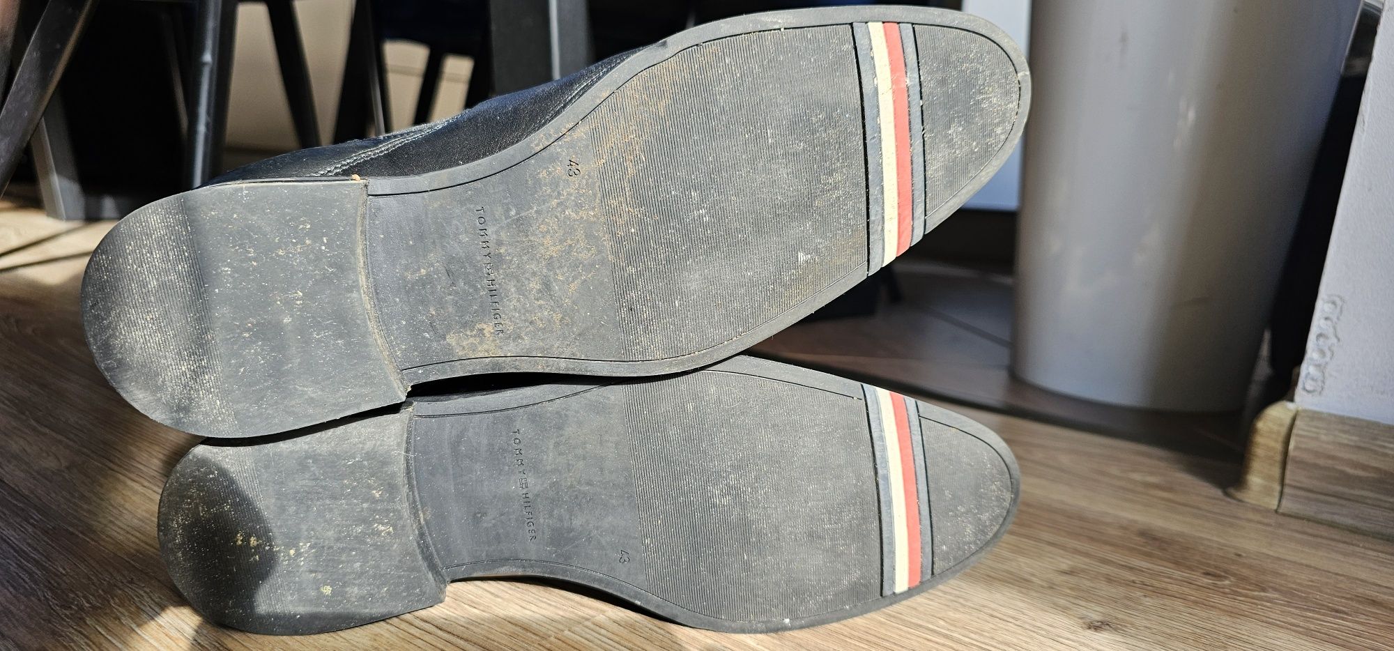 Sztylbety Tommy Hilfiger rozmiar 43 wkładka 27,6cm stan bardzo dobry